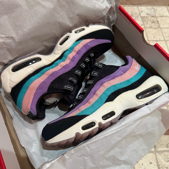 Have a Nike day limit edition air max 95’s - Picture 3 of 7